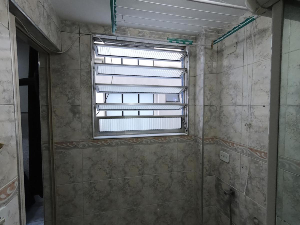 Sala Living Em Predio Familiar Na Av Da Praia Сантос Екстериор снимка